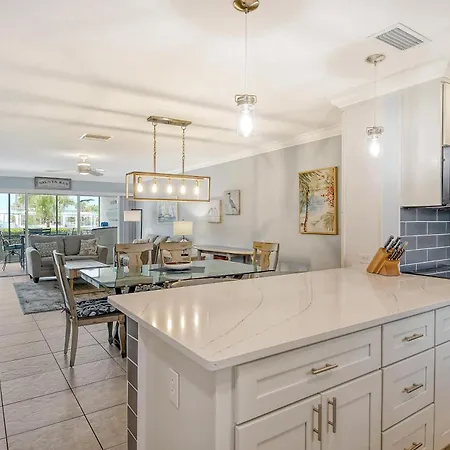 Crescent Royale 103 Vila